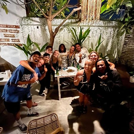 The Jungle House Vandrarhem Canggu Exteriör bild