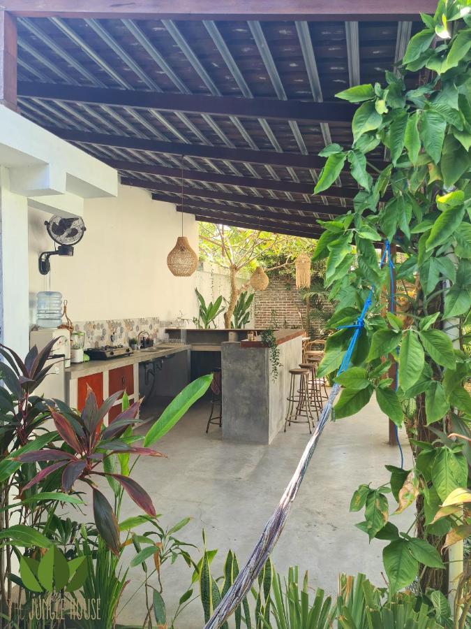 The Jungle House Vandrarhem Canggu Exteriör bild