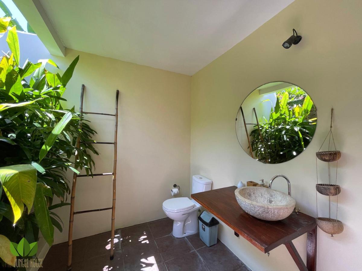 The Jungle House Vandrarhem Canggu Exteriör bild