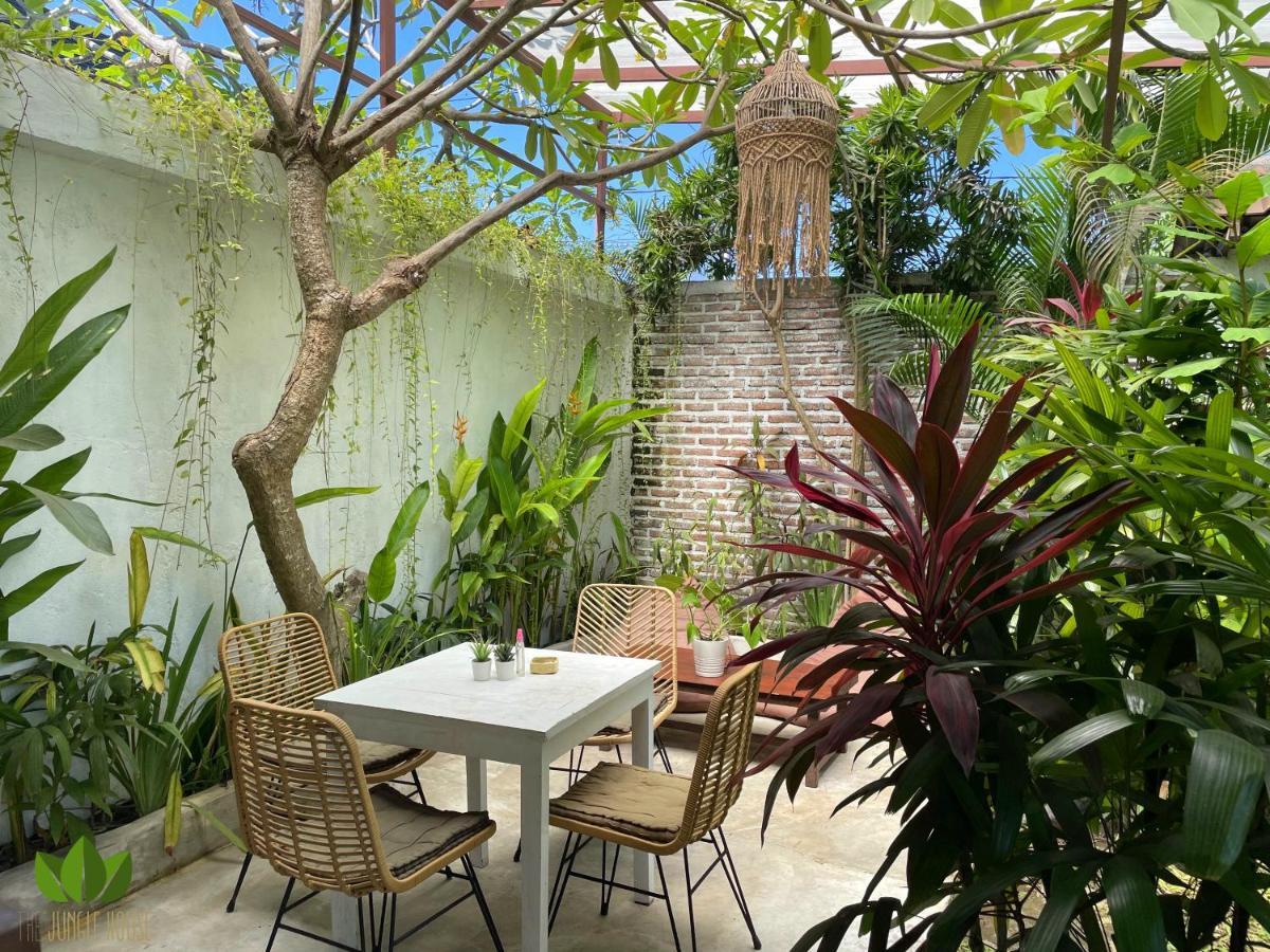The Jungle House Vandrarhem Canggu Exteriör bild